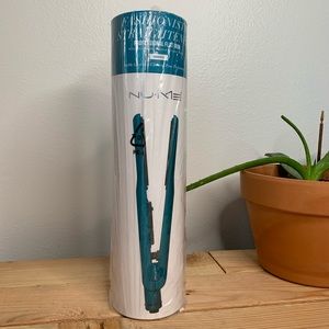 NuMe Fashionista Straightener in turquoise